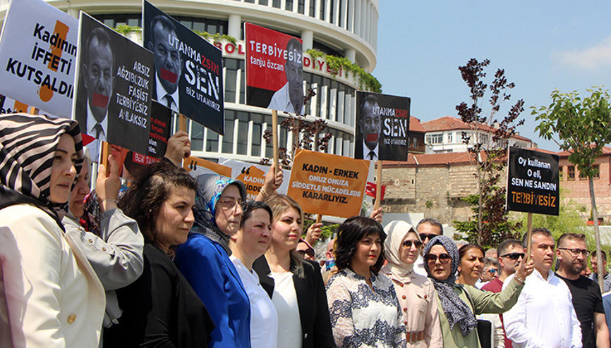 Bolu Belediye Başkanı Özcanın kadın meclis üyesine sözleri protesto edildi