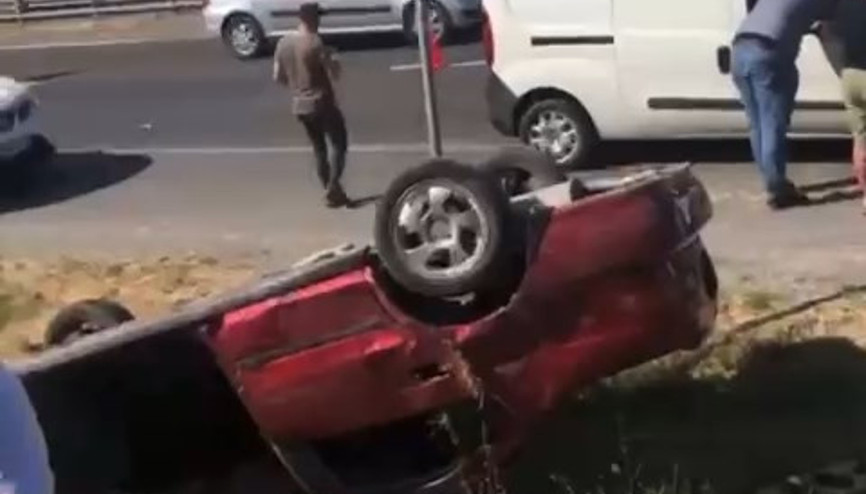 Kumburgazda otomobil durağa girdi