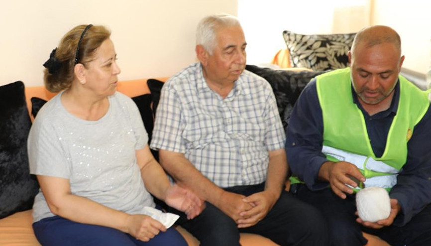 Adanada yolda bulduğu yumaktan 11 cumhuriyet altını çıktı Adanada yolda bulduğu yumaktan 11 cumhuriyet altını çıktı