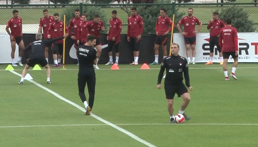 Stefan Kuntz, Serdar Dursun’un penaltı atışını taklit etti