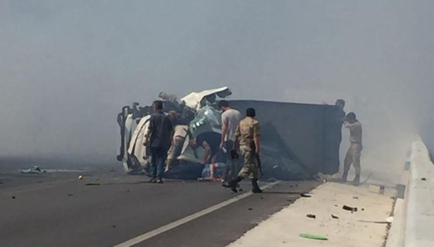 Hatayda anız dumanı zincirleme kazaya yol açtı: 1i ağır 10 yaralı