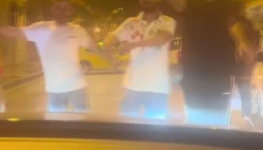 Beşiktaşta yol kapatan eğlence Çekicinin üzerinde bile eğlenmeye devam ettiler
