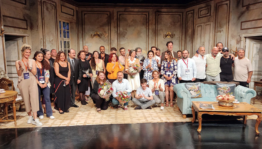 Frankfurt tiyatroya doyamadı