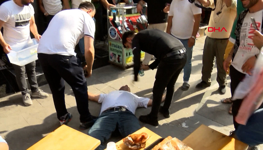 Adana’da bayıltan tost yeme yarışması