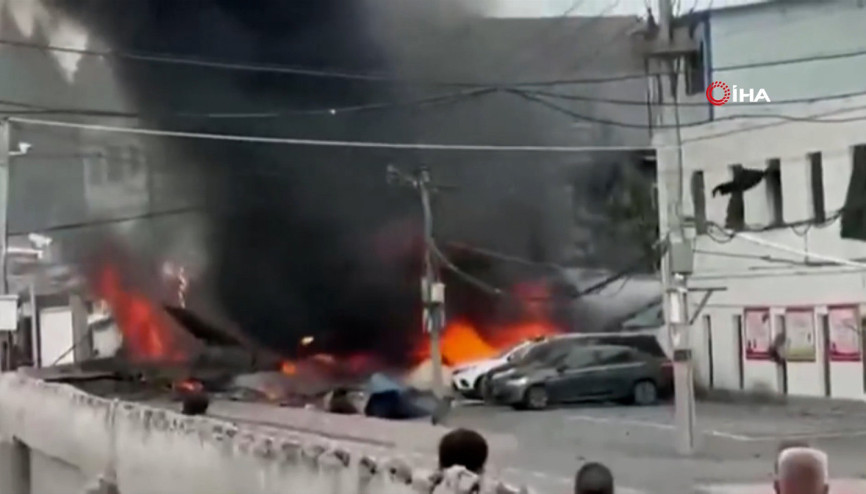 Çin’de askeri uçak yerleşim alanına düştü