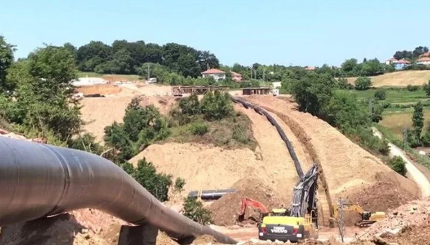 Karadeniz gazı için hem karadan hem de denizden borular döşeniyor
