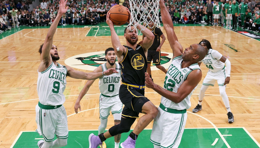 NBA finallerinde seri eşitlendi Curryden tarihe geçen performans