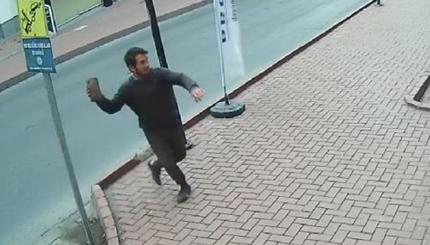 İntikam, intikam diye bağırarak 7 iş yerinin camlarını kırdı