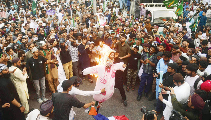 Hindistan’da hakaret protestolarına sert müdahale: 2 ölü