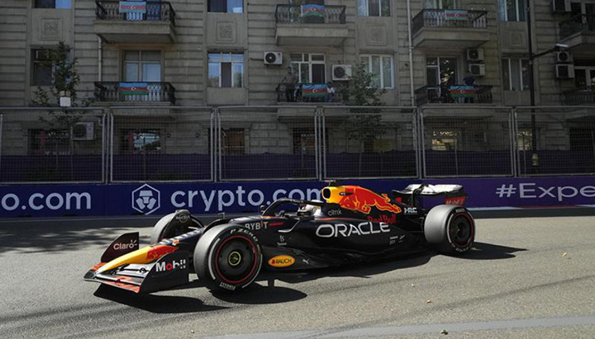 Son Dakika: Baküde zafer Max Verstappenin oldu Ferrari için fiyasko...