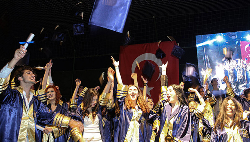 Ata Koleji 2021-2022 mezunlarını verdi