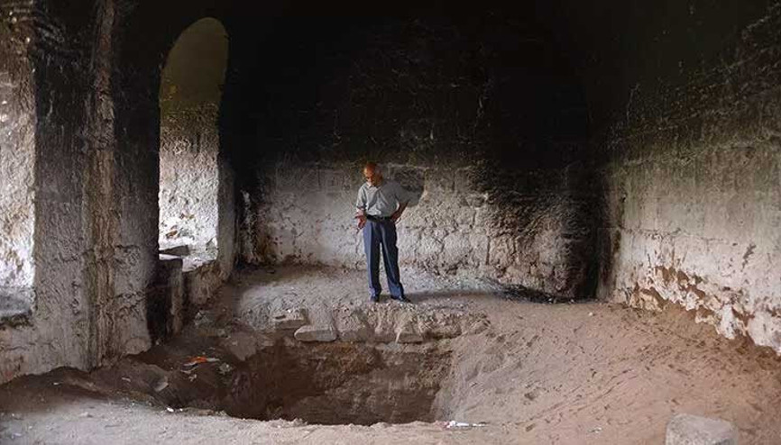 158 yıllık Kavakkapıda defineciler kuyu kazdı