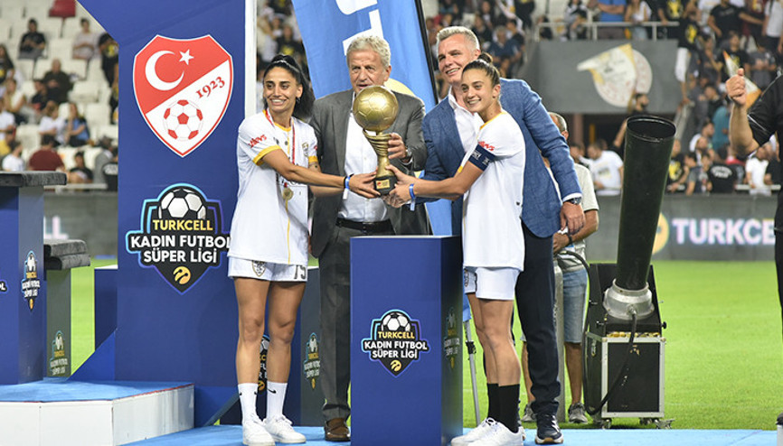 Kadın futboluna ilgi her gün artıyor