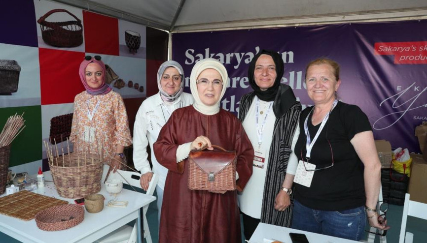 Emine Erdoğan’dan ‘sıfır atık’ çalışmalarına övgü Emine Erdoğan’dan ‘sıfır atık’ çalışmalarına övgü