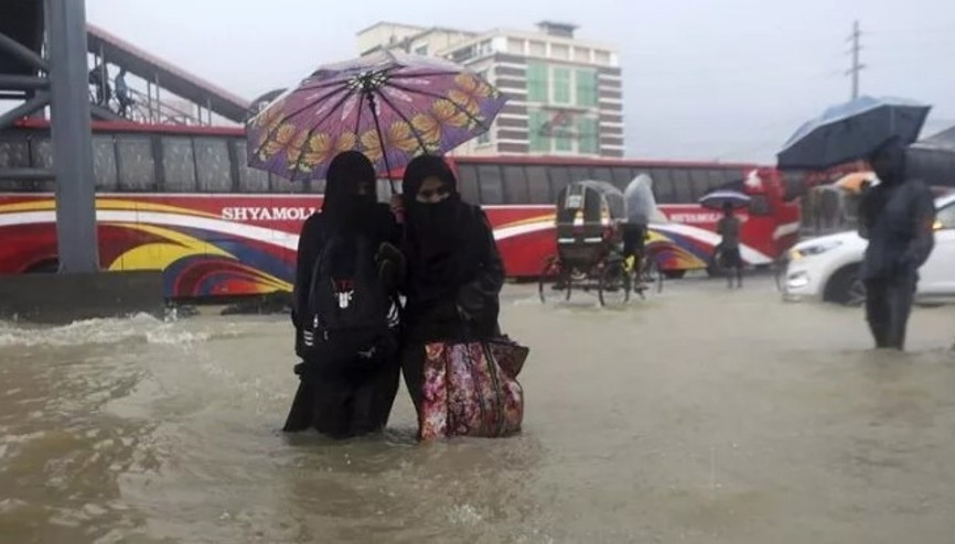 Hindistan ve Bangladeş’i muson yağmurları vurdu