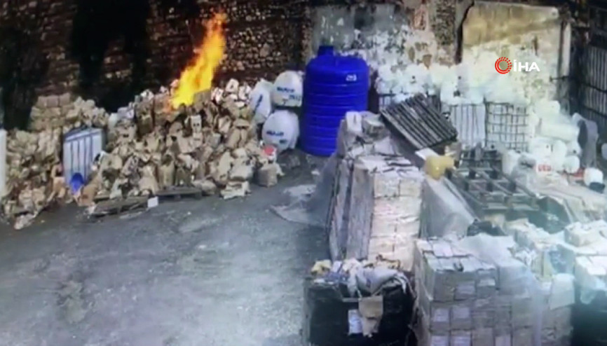 İstanbul Emniyet Müdürlüğü Kumkapıdaki yangının çıkışı anını paylaştı