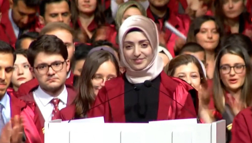 İstanbul Tıp Fakültesi okul birincisinin sözleri ayakta alkışlandı