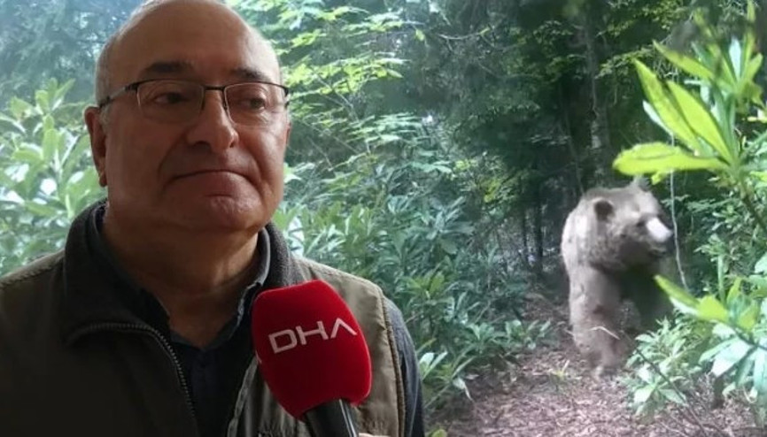 Prof. Dr. Mikdat Kadıoğlu kamera kurdu, evine dadanan bozayıları görüntüledi