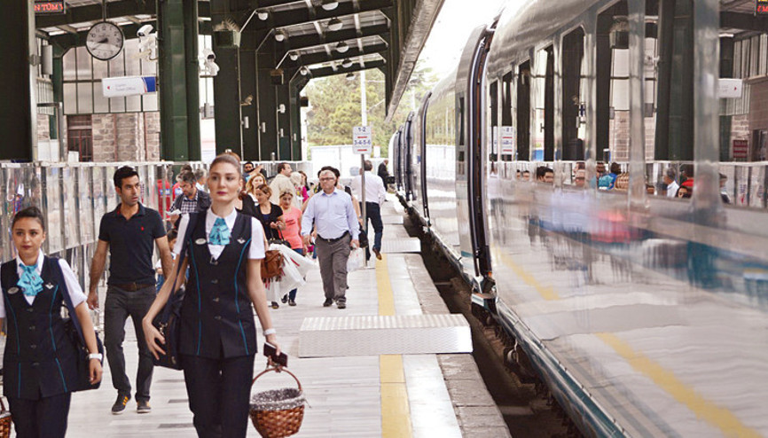 Bayramda trenlere ek sefer konuldu Bayramda trenlere ek sefer konuldu