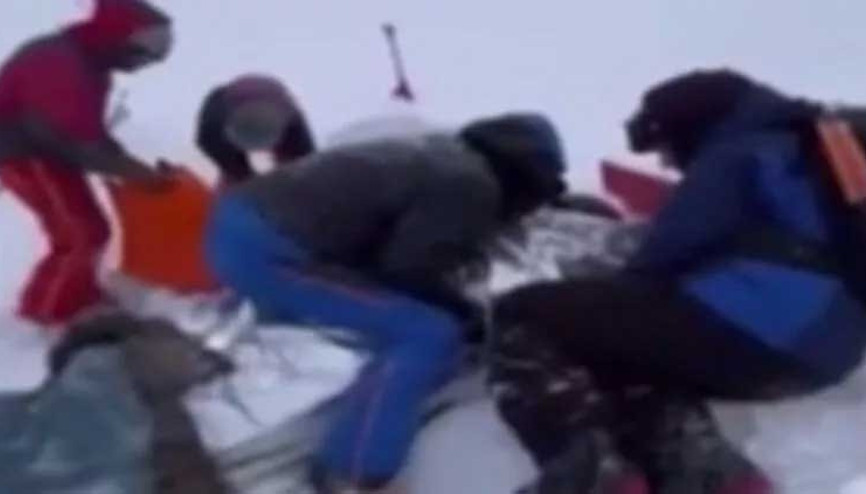 Görüntüler Arjantinden... Üzerine çığ düşen kadın 7 saat sonra kurtarıldı