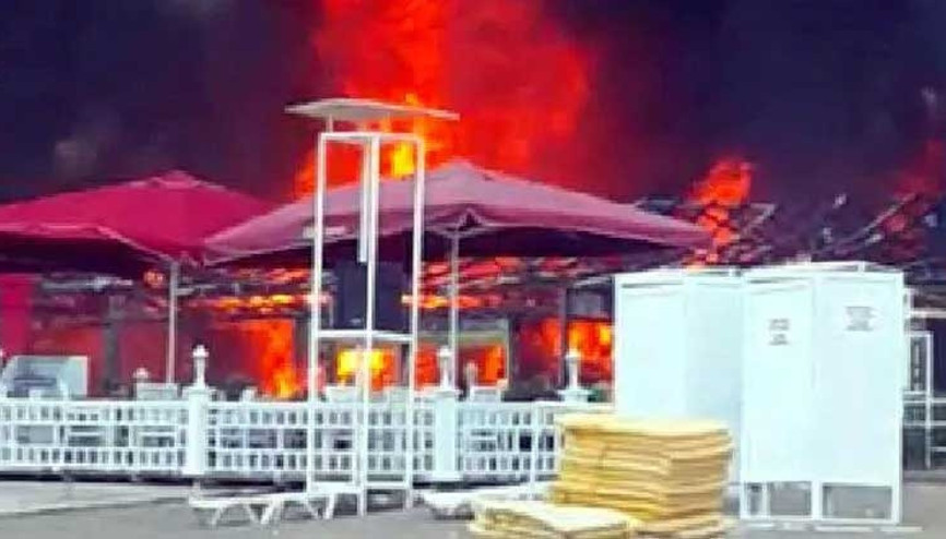Gaz kaçağıyla başlayan yangında plaj işletmesi küle döndü