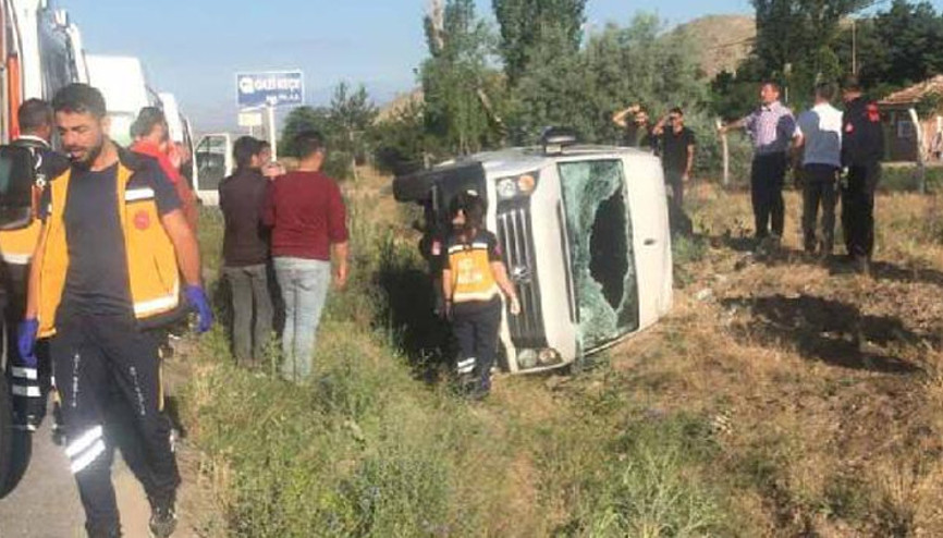 Kayseride işçi servisi devrildi: 9 yaralı