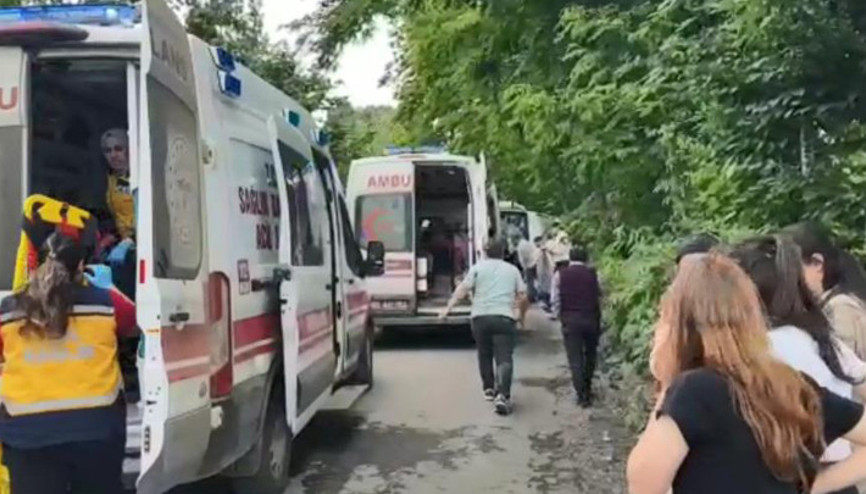 Orduda feci kaza Dekanları taşıyan midibüs devrildi: Ölü ve yaralılar var