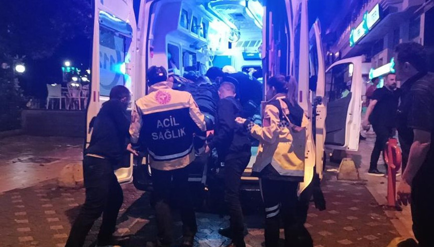 Tekel büfe kurşunlandı: 2 yaralı