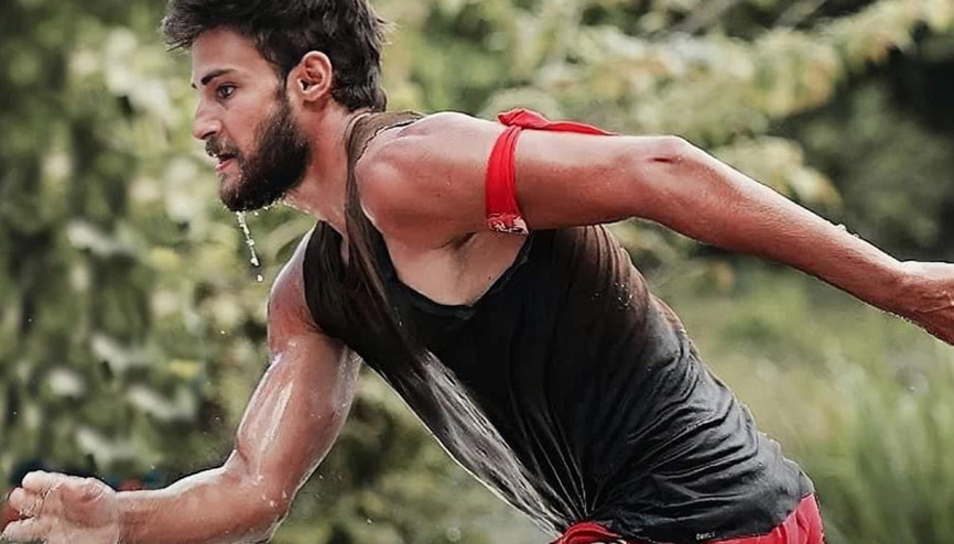 Survivor Batuhan Karacakaya kimdir, kaç yaşında, nereli Survivor All Star yarışmacısı Batuhan Karacakayanın hayatı ve oynadığı diziler