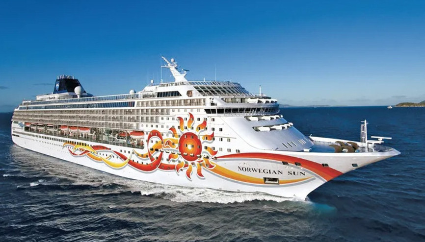 Cruise gemisi Alaskada buzdağına çarptı