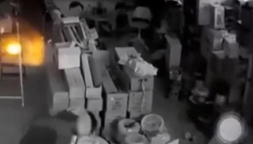 Gaziosmanpaşada hırsızlardan satırlı tehdit