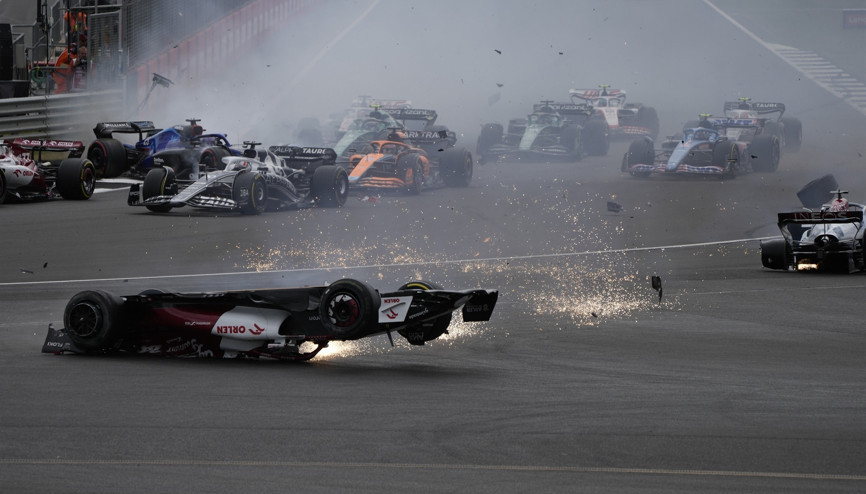 Formula 1de Guanyu Zhounun kazasından en özel fotoğraflar