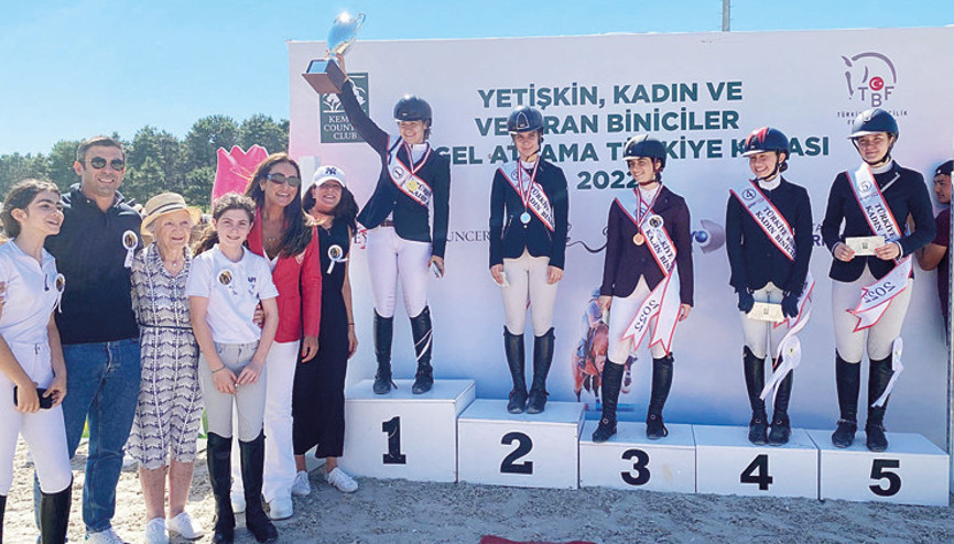 Şampiyonlar ödüllerini aldı