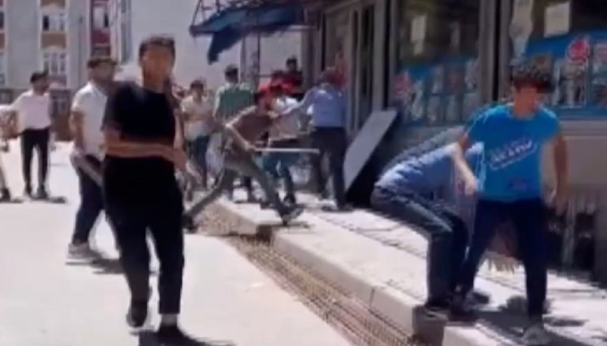 Arnavutköyde husumetli aileler birbirine girdi