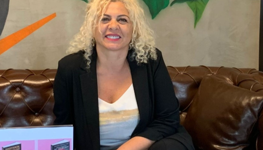 Üç Gezegen kitabı raflarda yerini aldı
