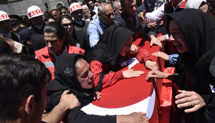 Şehit er Yusuf Gürler, Şanlıurfada son yolculuğuna uğurlandı