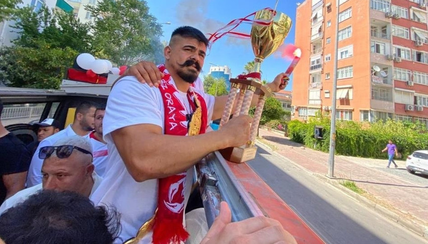 Kırkpınar başpehlivanı Cengizhan Şimşeke coşkulu karşılama