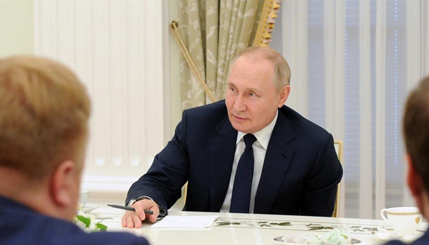 Putin: Batı bizi savaş alanında yenmek istiyorsa, bırakın denesinler