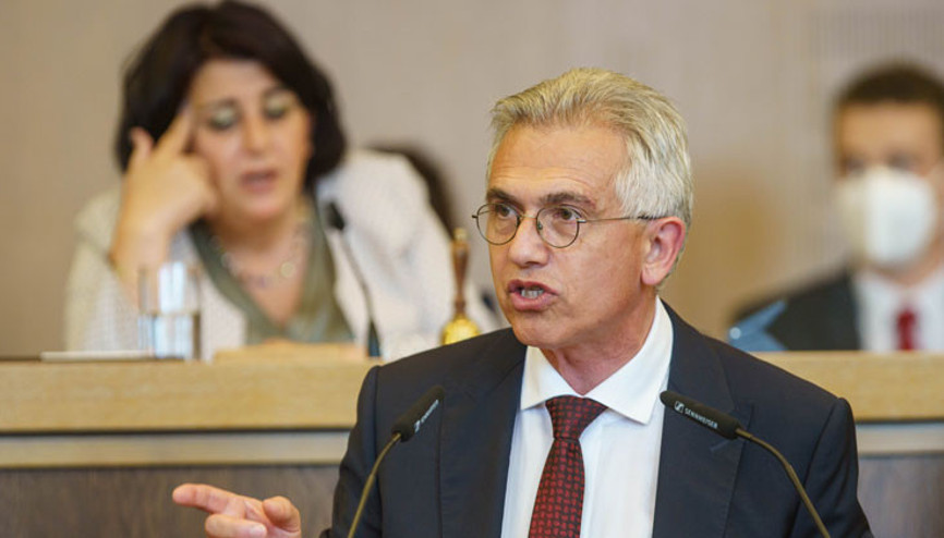 ‘Beni halk seçti’ dedi istifadan vazgeçti