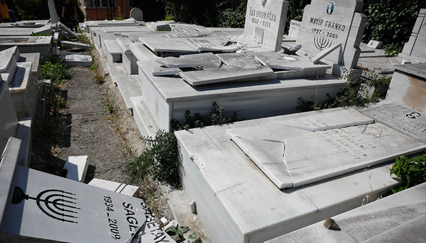 Hasköy Yahudi Mezarlığında mezar taşlarını kırdılar Bakan Soylu: Faillerin 2si gözaltında