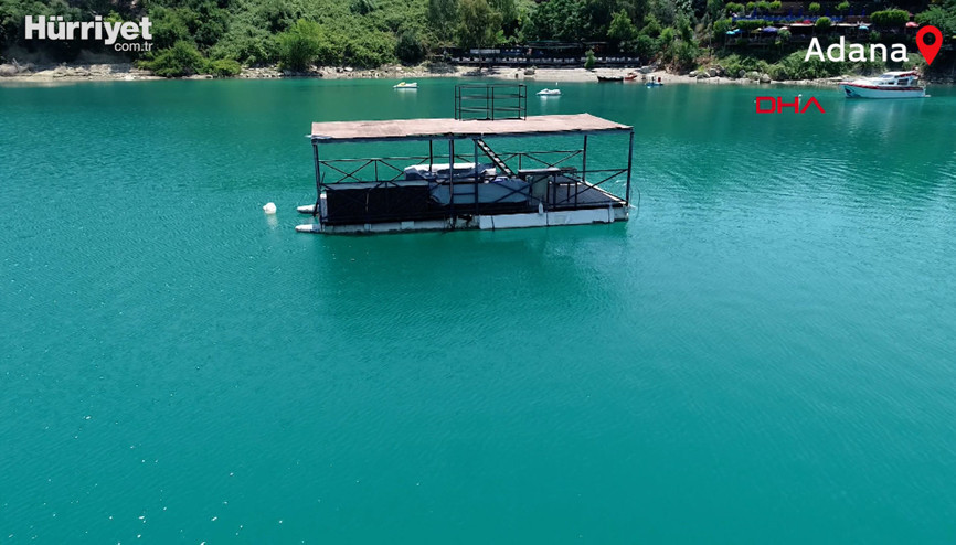 Gölde duba üzerine inşa edilen kaçak yapılar, günlüğü 700 liraya kiralanıyor Gölde duba üzerine inşa edilen kaçak yapılar, günlüğü 700 liraya kiralanıyor