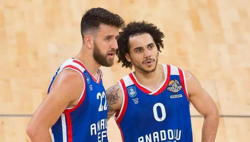 Anadolu Efeste Vasilije Micic ile Shane Larkin ile yola devam