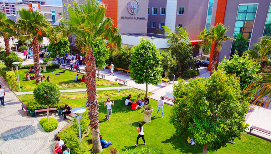 Yaşar Üniversitesi ilk 10’da