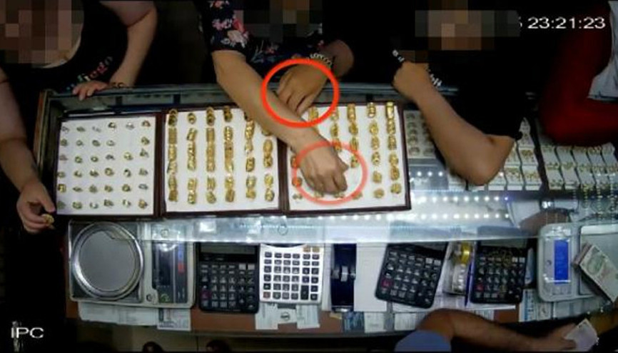 Tırnakçılık yöntemiyle kuyumcudan altın yüzük hırsızlığı: O anlar kamerada