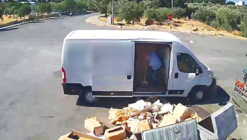 Örnek olsun Çöpleri konteynere değil yere döktü belediye ekipleri kendisine temizletti