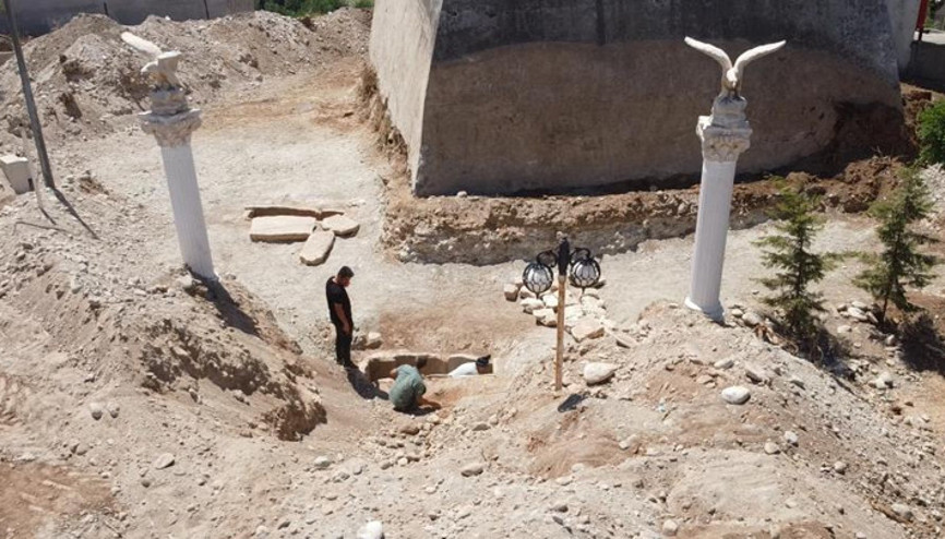 Belediyenin başvurusuyla yapılan kazılarda Roma Dönemine ait mezarlar bulundu