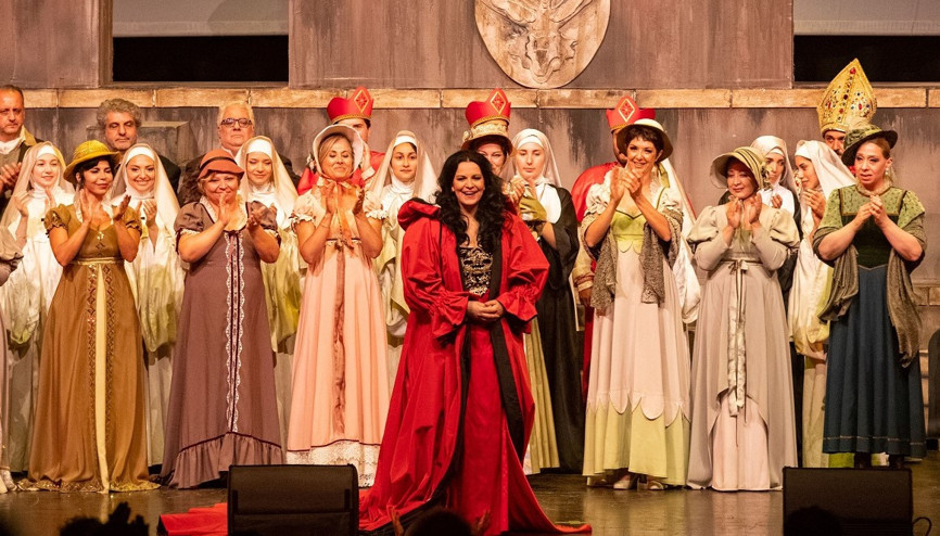 Süperstar soprano Angela Gheorghiulu Toscaya büyük alkış