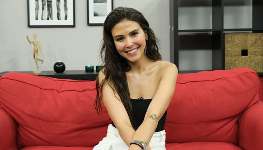 Dilara Aksüyek Romantik konular beni etkilemiyor, aşık da olmuyorum. Dilara Aksüyek Romantik konular beni etkilemiyor, aşık da olmuyorum.