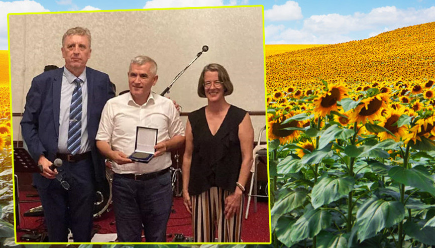 Ayçiçeği nobelini Prof. Dr. Yalçın Kaya aldı Ayçiçeği nobelini Prof. Dr. Yalçın Kaya aldı