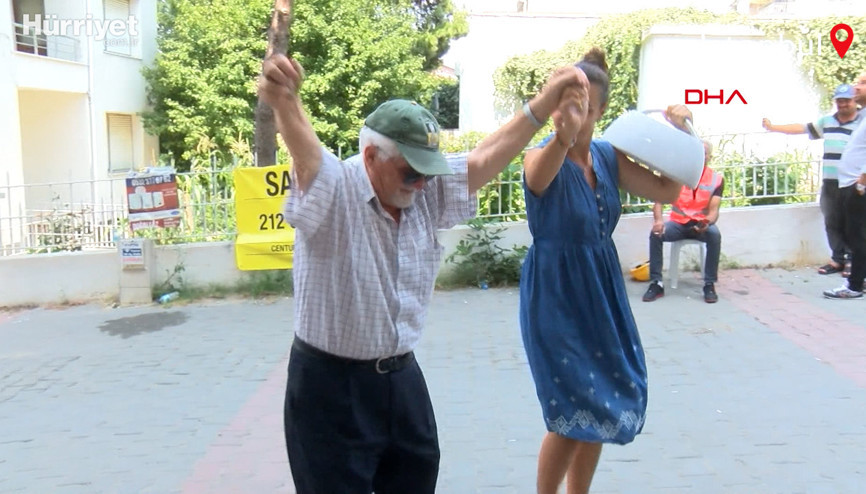 Engelli komşuya engel olan asansör yıkıldı Kumburgaz’da mahalleli hayal çekti